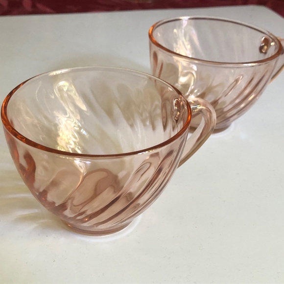 Arcoroc Made in France Pink Vintage Swirled Glass Teacups - Picture 1 of 3